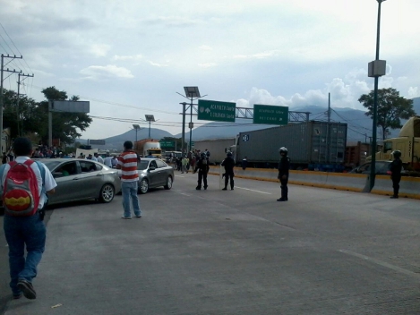 Más de cuatro horas defraudados por la empresa Productos Amor obstruyeron la validad.