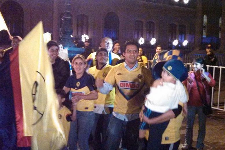 Los seguidores azulcrema entonaron cánticos y el himno.