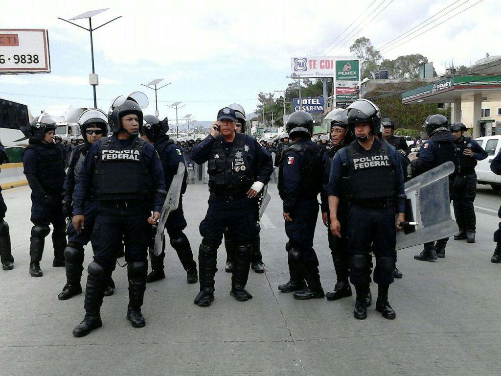 Los uniformados llegaron al lugar del bloqueo.