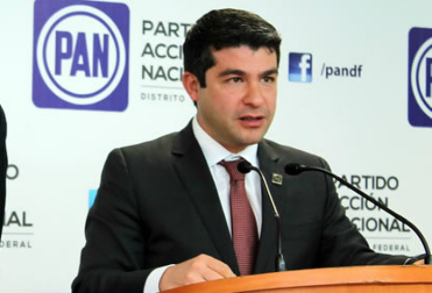 Mauricio Tabe, líder del PAN capitalino, criticó el dictamen sobre la reforma política del DF aprobado en comisiones del Senado.