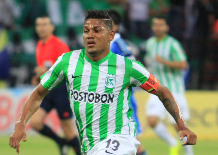  Alexander Mejía en un partido con Atlético Nacional