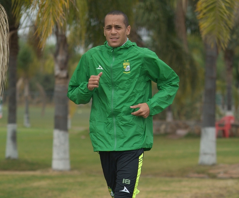 Derley se va del León