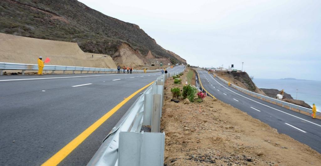 La carretera Tijuana-Ensenada fue reabierta tras 353 días de haber colapsado.