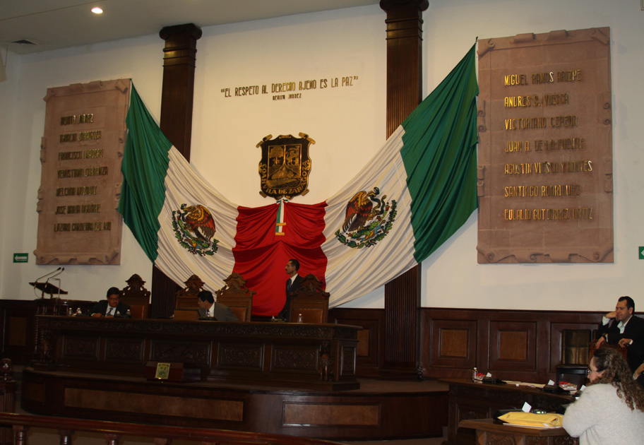 Mendoza Berrueto señaló que la función de crear el orden jurídico del estado corresponde al poder legislativo.