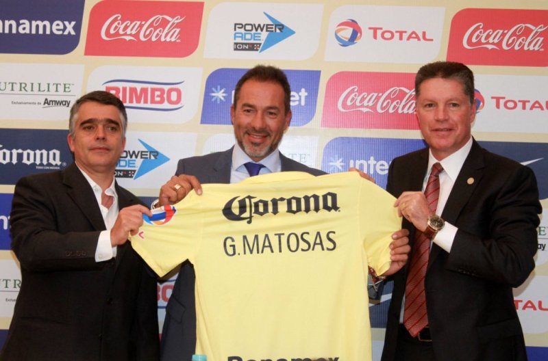 Matosas, con la playera del América, en su presentación como DT