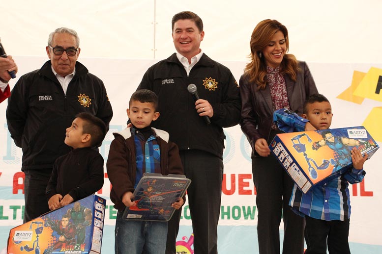 Más de dos mil 700 hijos de elementos recibieron regalos. 