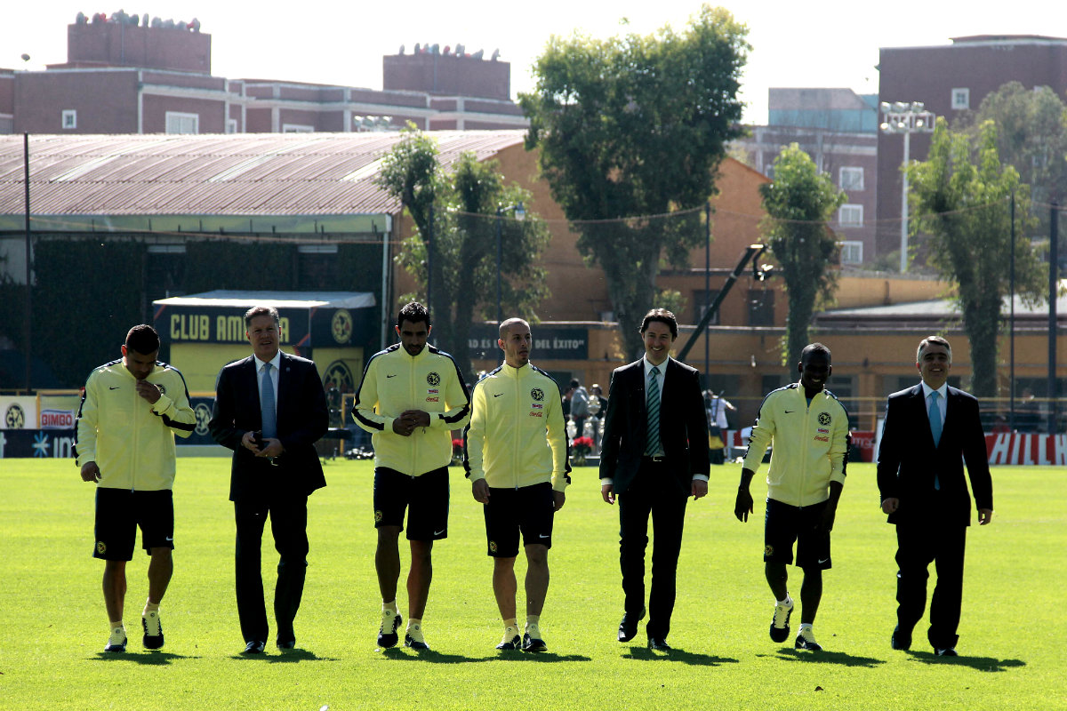 Miguel Samudio, Ricardo Peláez, Cristian Pellerano; Darío Benedetto, Yon de Luisa, Darwin Quintero y José Romano