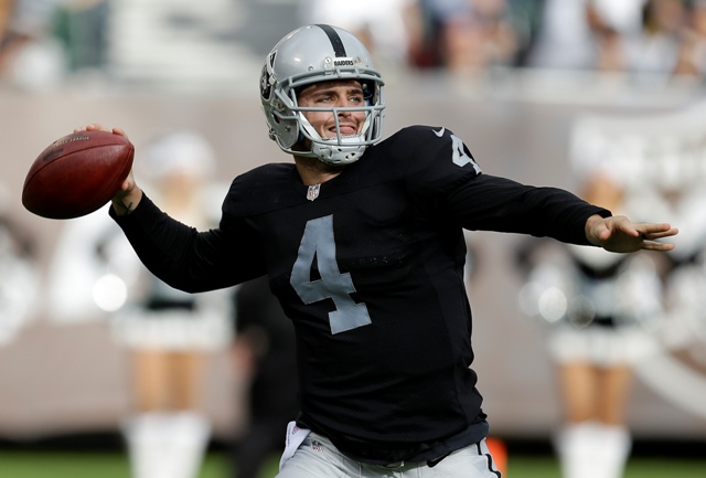 Derek Carr, quarterback de los Raiders de Oakland