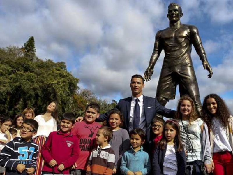 Ronaldo compartió con la gente 