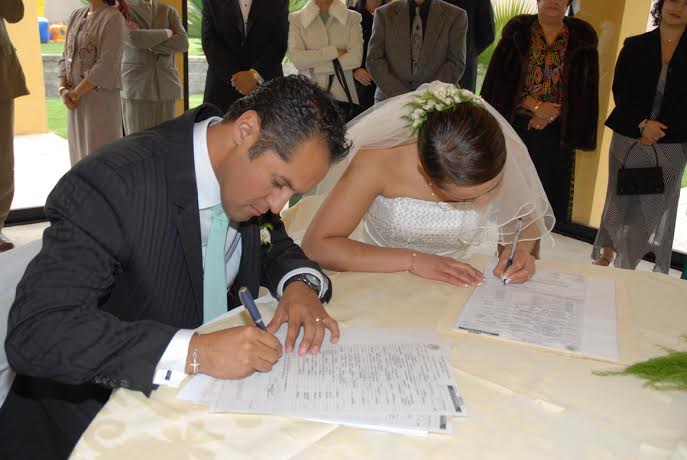 Incrementan bodas en diciembre.