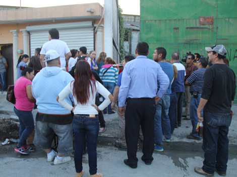 Los familiares de los empleados señalaron que algunos tenían heridas. 