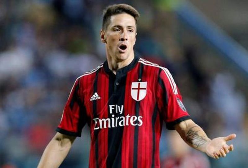 Fernando Torres en un partido con el AC Milan 