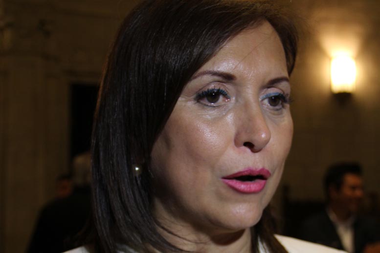 Actualmente es senadora del PRI.