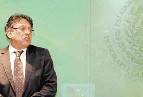 El cooordinador de la bancada del PRD, Miguel Alonso Raya, soslayó la solicitud de los panistas.