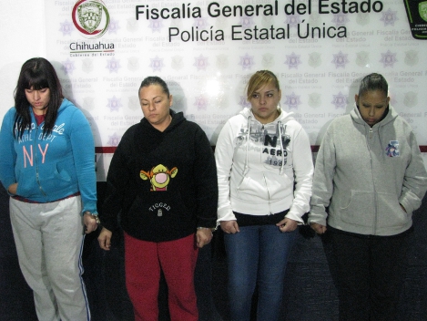 las detenidas son Nancy Ivette Sánchez García, de 26 años de edad; Adriana Flores Carmona, de 20; Gabriela Flores Carmona, de 19 y Gabriela Carmona Ag