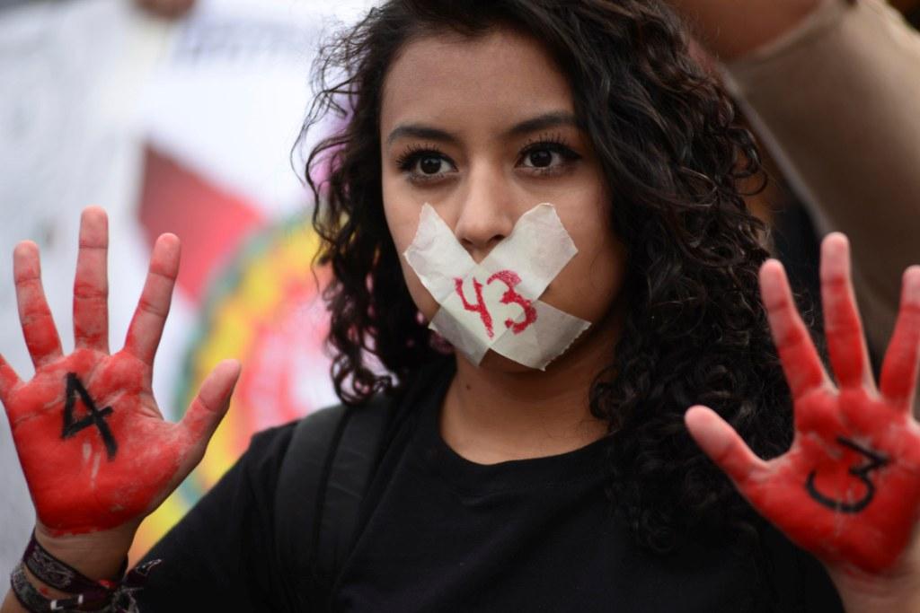 La gente marchó con la boca tapada pues fue una manifestación silenciosa, que transcurrió sin ningún incidente.