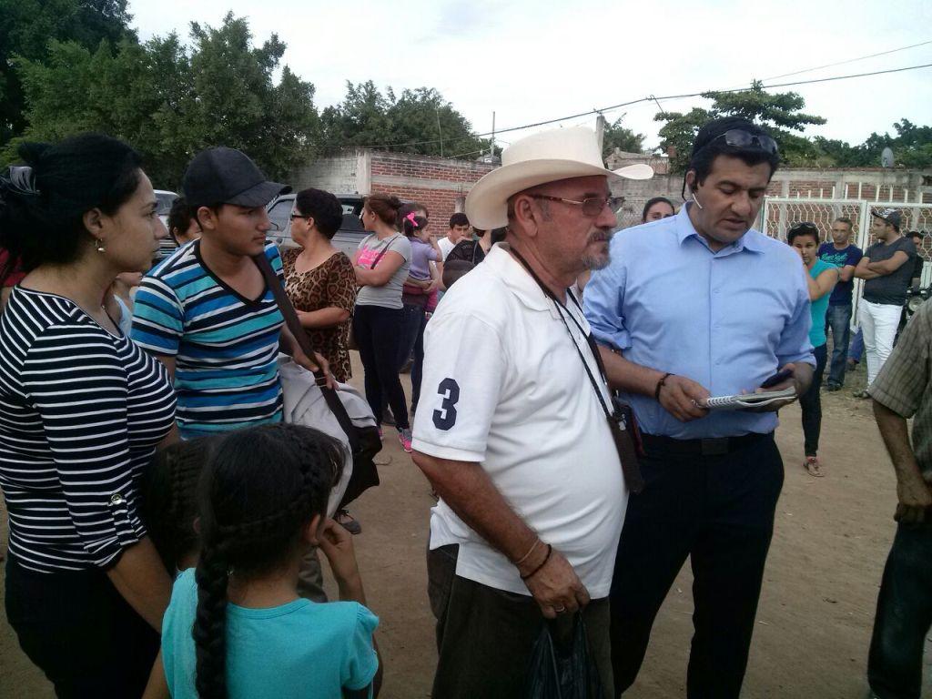 Antes de ser llevado por agentes de la PGJE Hipólito Mora refrendó su compromiso con su pueblo y denunció  que Los Caballeros Templarios ahora son rep
