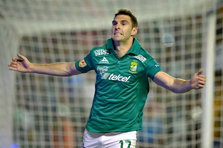 Boselli festejando un gol
