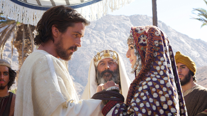 Christian Bale interpreta a Moisés en la trama. 