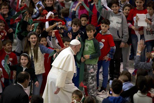 El Papa sostuvo una reunión con familias. 