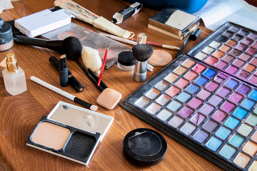 Los 10 básicos que no deben de faltar en tu maquillaje.