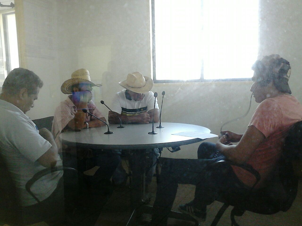Los padres tomaron radiodifuras en Chilpancingo
