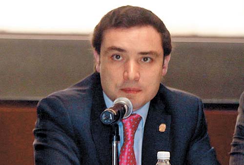 El secretario de la Comisión de Puntos Constitucionales.
