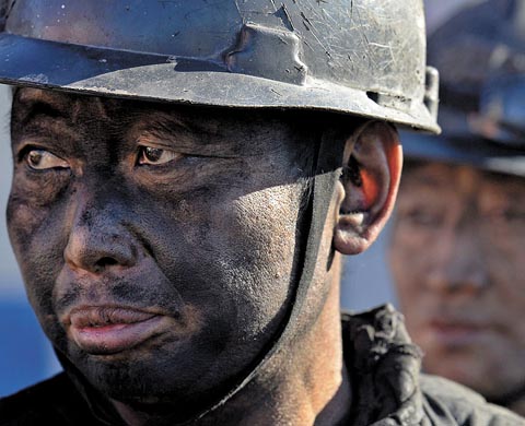 Trabajador de la industria metalúrgica en el gigante asiático. 