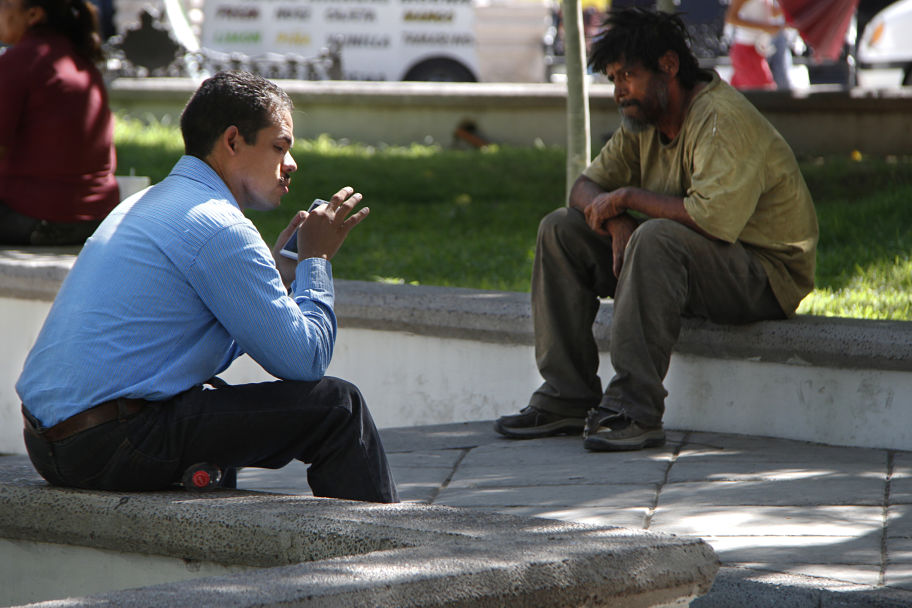 Los vagabundos o indigentes son personas atrapadas en una realidad diferente a las demás personas.