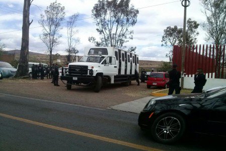 Al menos 100 policías de la Fuerza Ciudadana resguardan las inmediaciones del penal.