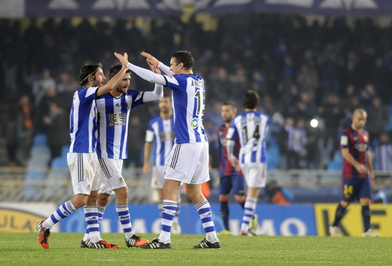 Jugadores de la Real Sociedad celebran el triunfo sobre el Barcelona 