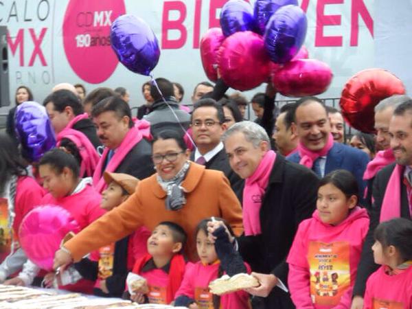 La rosa mide mil 440 metros de longitud 