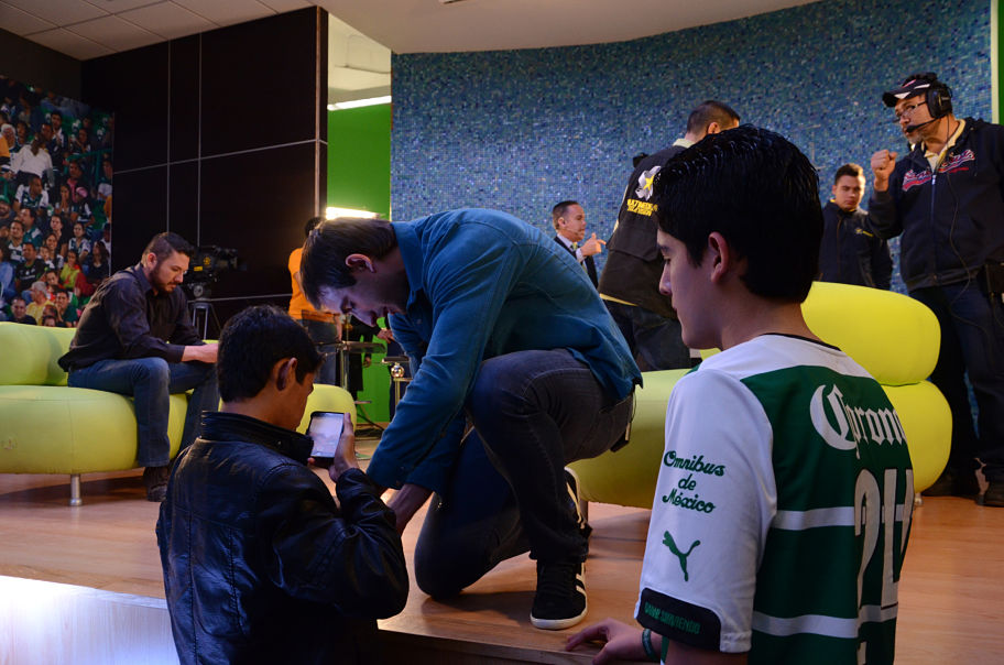 La primer emisión del programa, que fue en el Auditorio Orlegi Deportes del TSM, contó con la presencia de Pedro Caixinha y Carlos Izquierdoz.