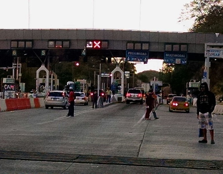 Los ejidatorios ganaron la caseta para cobrar. 