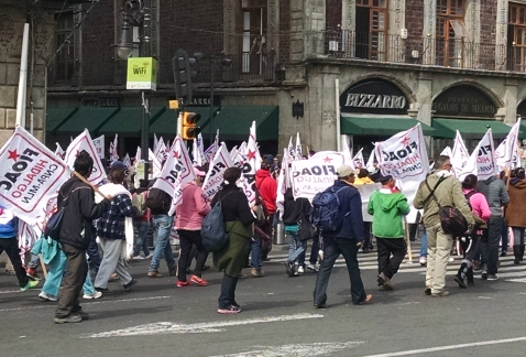 Organizaciones campesinas se manifestaron en el Zócalo y luego se instalaron en plantón frente a la Secretaría de Gobernación, en demanda de más apoyo