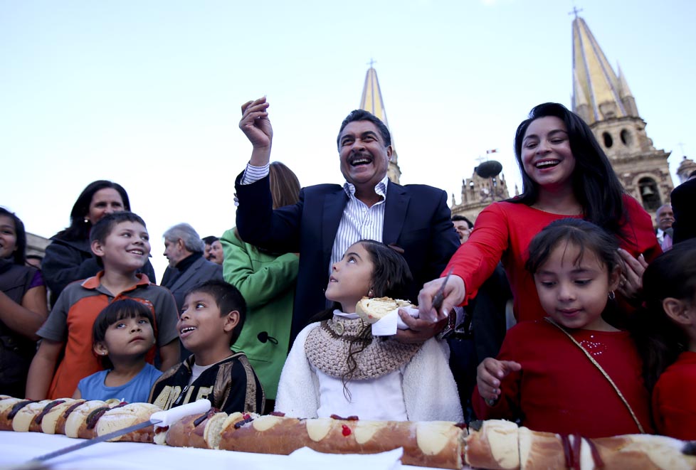 Parten Rosca de Reyes en Guadalajara