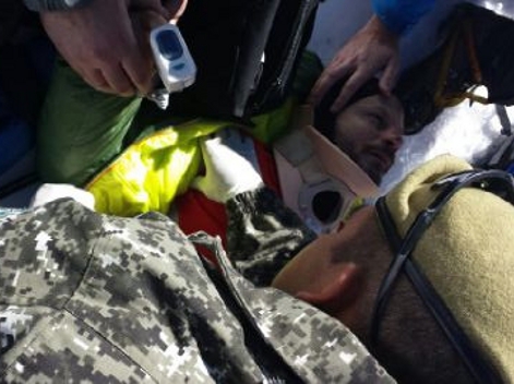 Los alpinistas accidentados son Paskial Rotiel, quien presenta posible fractura en el hombro izquierdo y Alexia Viau quien tiene síntomas de hipotermi