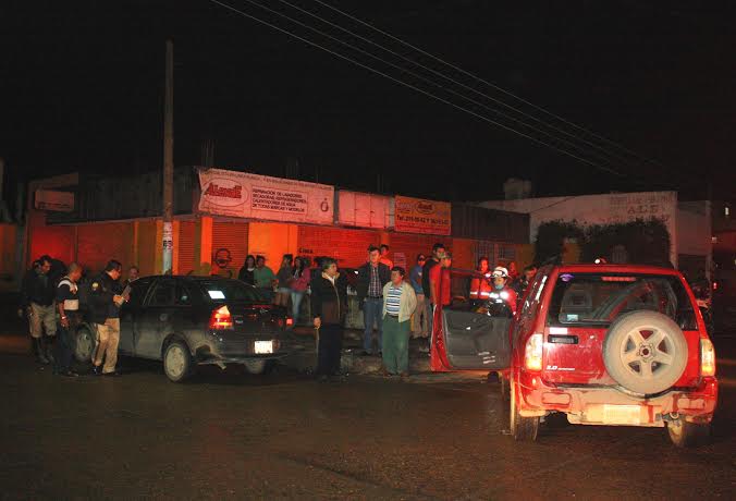 Debido al exceso de velocidad y el no respetar el alto se suscito el accidente.