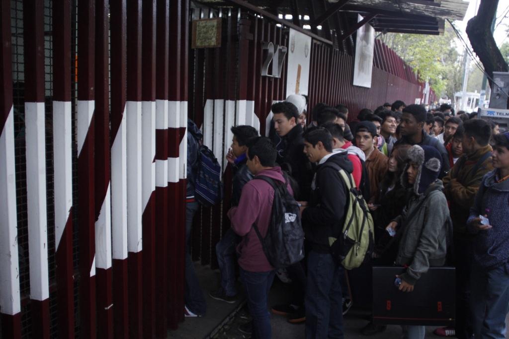 Los jóvenes regresaron hoy a clases luego del paro del año pasado 