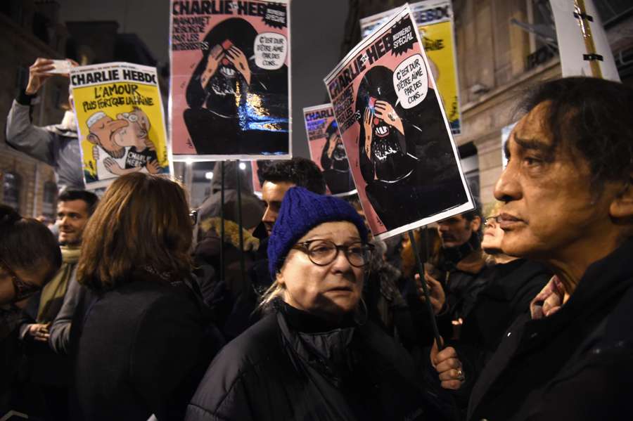 Miles de personas salieron a las calles para homenajear a las víctimas.