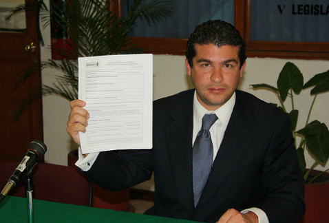 El presidente del PAN-DF, Mauricio Tabe, planteará formalmente al líder de la fracción de ese partido en la Asamblea Legislativa, Federico Döring, la 
