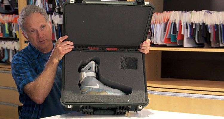 Tinker Hatfield con los Nike MAG