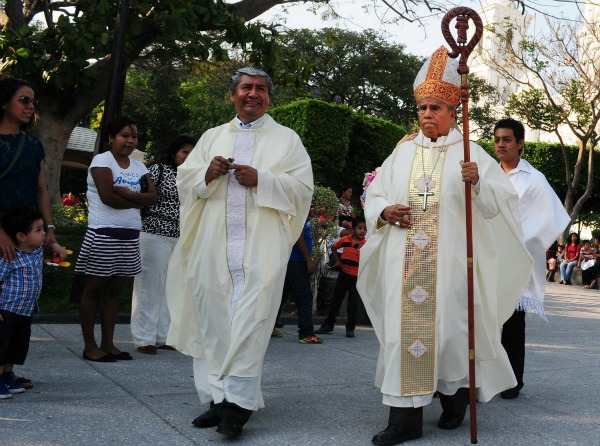 El obispo de Chilpancingo, Alejo Zavala, denunció que dos sacerdotes de la parroquia de Cuetzala del Progreso fueron secuestrados y él ha por lo menos