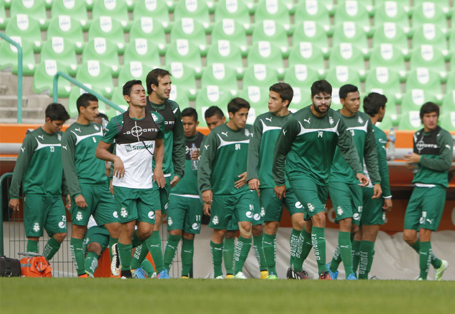 Previo al encuentro, en punto de las 19:30 horas, se rendirá homenaje al ex guardameta albiverde, Oswaldo Sánchez.