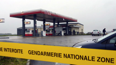 res fueron reconocidos por el encargado de una estación de gasolina.