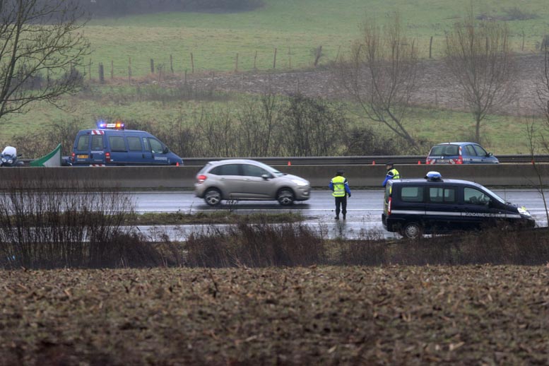 Las fuerzas de seguridad han establecido un fuerte cordón policial de varios kilómetros en Dammartin-en-Goele.
