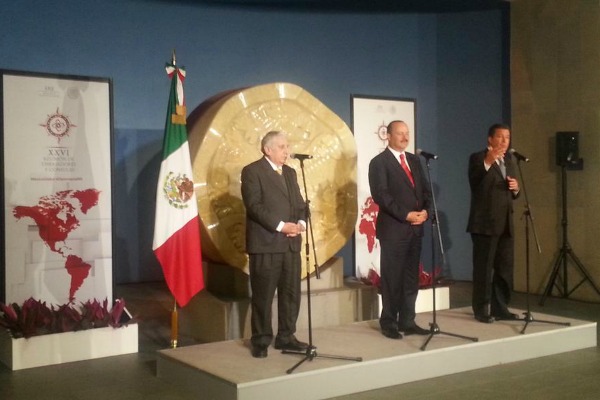 Los gobernadores de Tabasco, Chihuahua y Guanajuato en conferencia de prensa en el marco de la reunión de cónsules y embajadores.