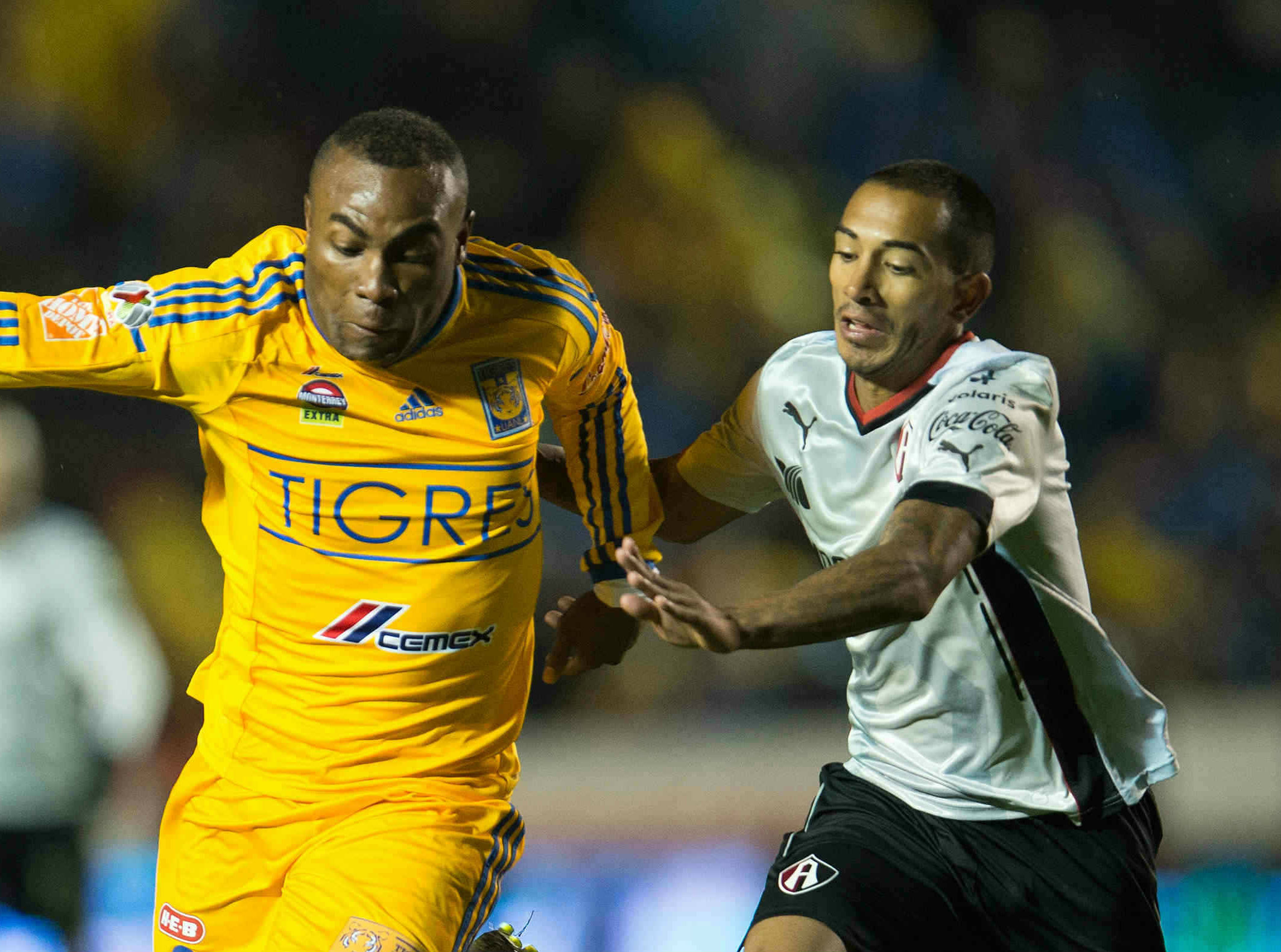 Joffre Guerron de Tigres y Edgar Castillo de Atlas.