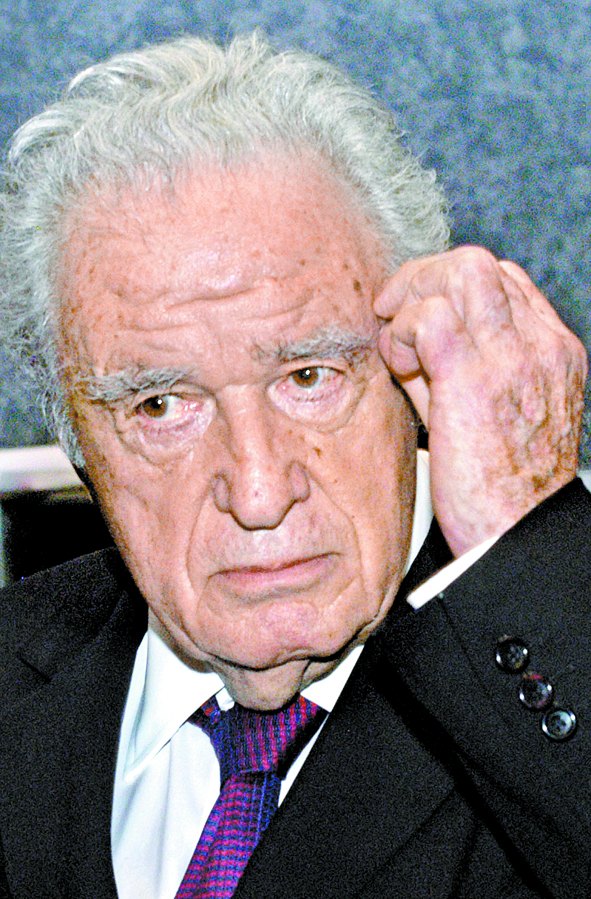 Julio Scherer.