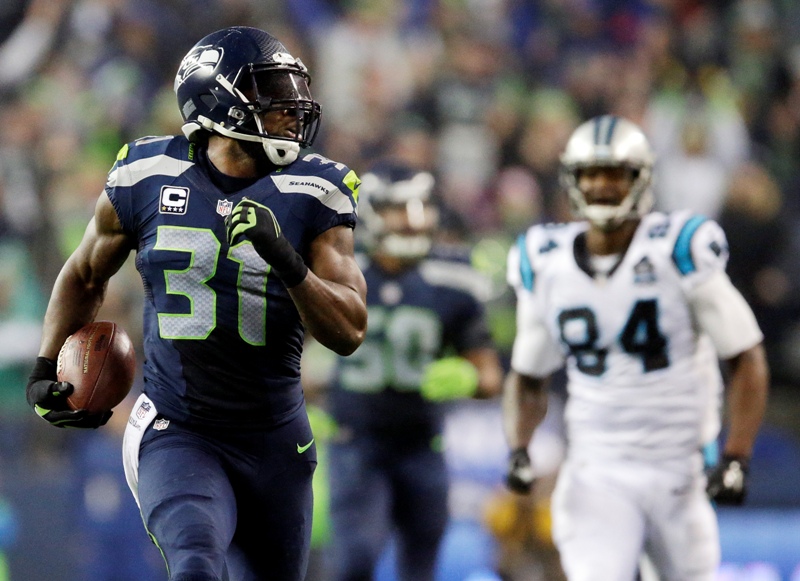 Kam Chancellor interceptó y corrió 90 yardas para la anotación que liquidó el encuentro 